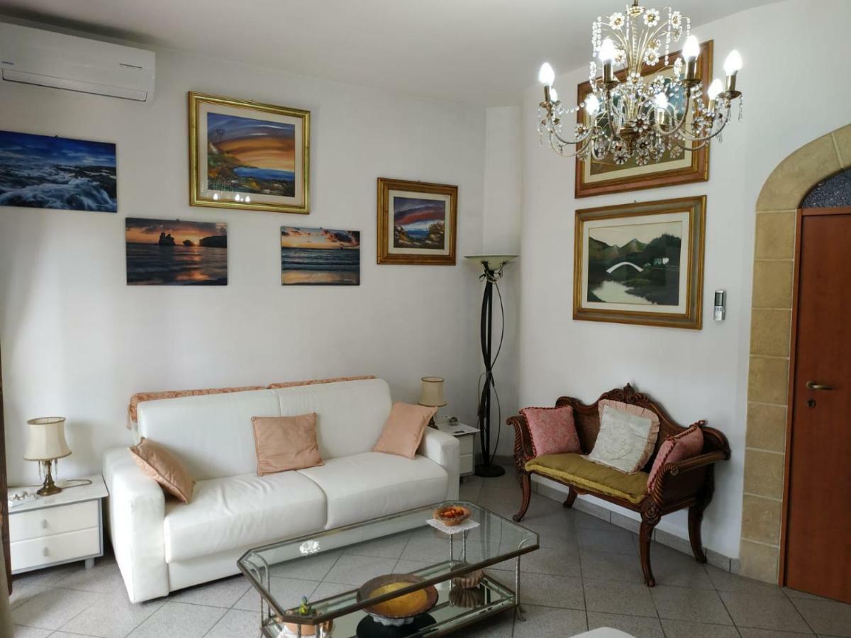 B&B Tra I Mari Del Salento Lecce Exterior foto